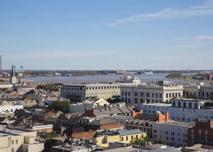 Pet Friendly hotel: Courtyard By Marriott New Orleans French Quarter/Iberville